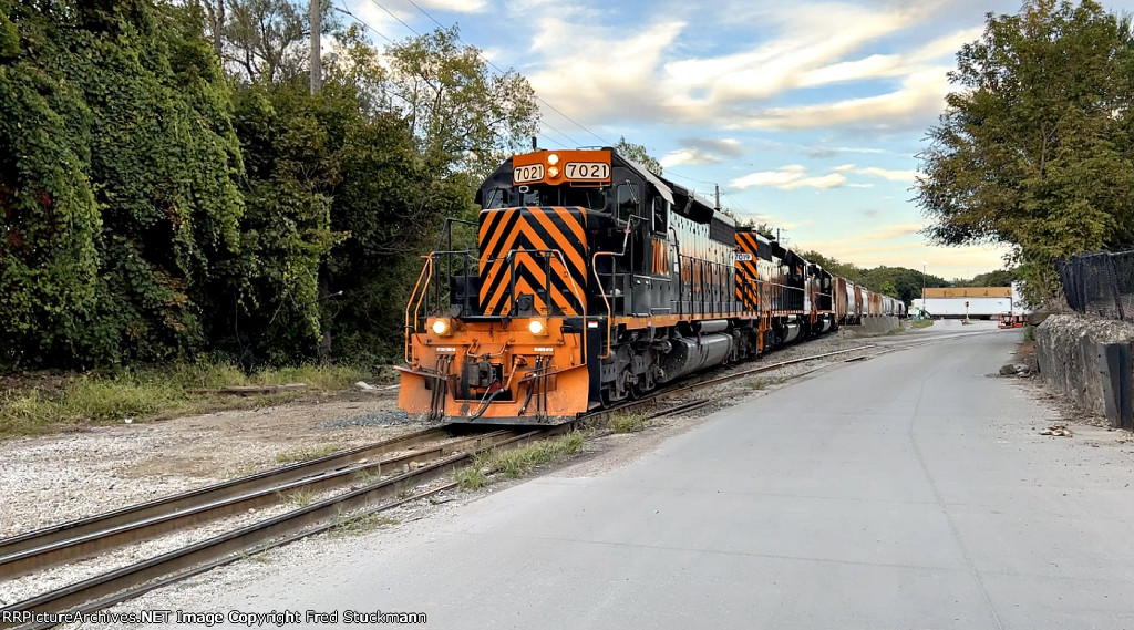 WE 7021 leads the combined train.